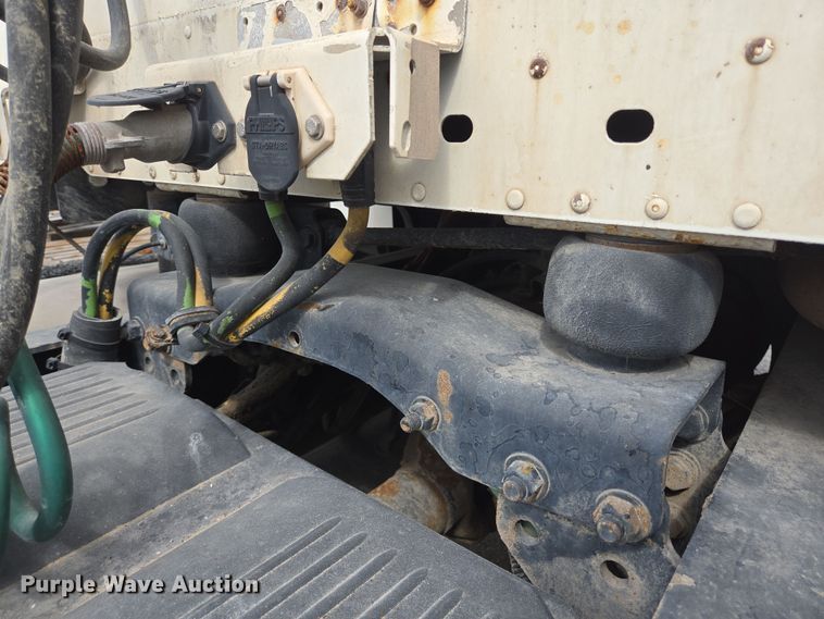 image for item DT4785 2007 Freightliner CL120 semi truck