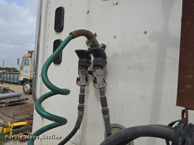 image for item DT4785 2007 Freightliner CL120 semi truck