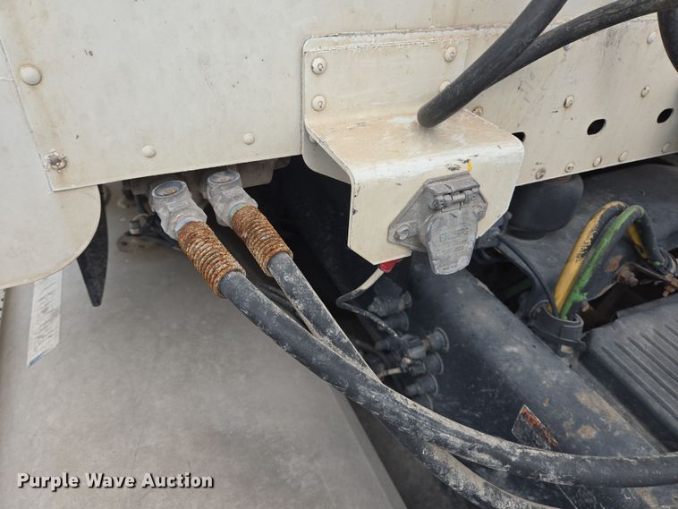 image for item DT4785 2007 Freightliner CL120 semi truck