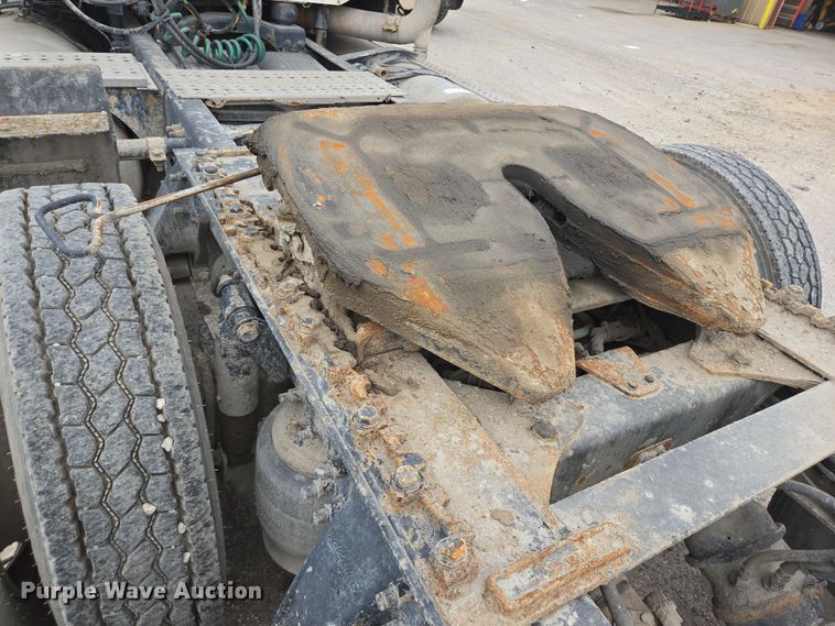 image for item DT4785 2007 Freightliner CL120 semi truck