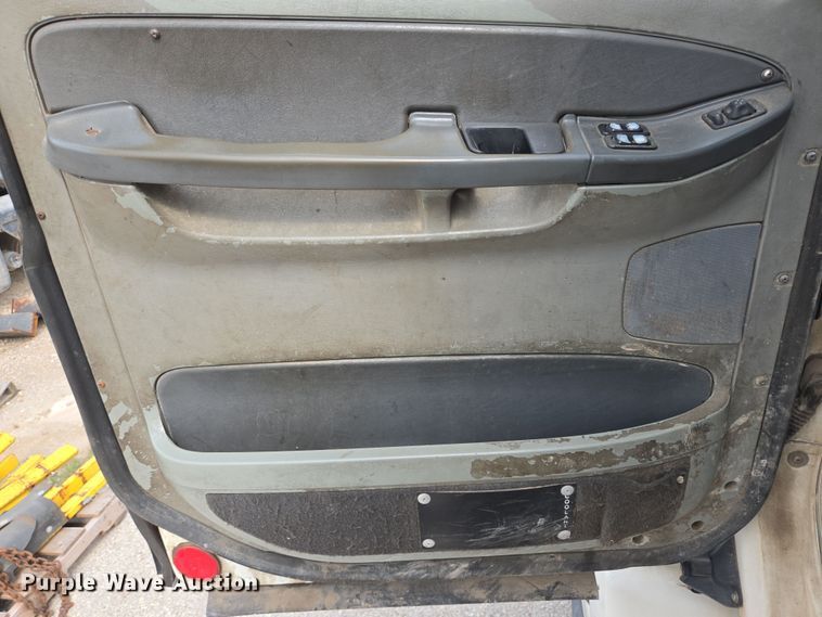 image for item DT4785 2007 Freightliner CL120 semi truck