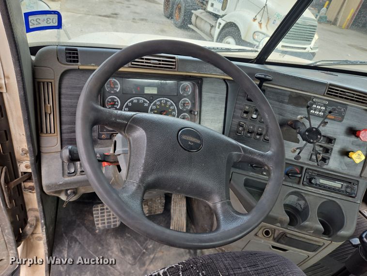 image for item DT4785 2007 Freightliner CL120 semi truck