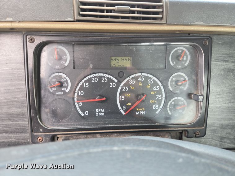 image for item DT4785 2007 Freightliner CL120 semi truck