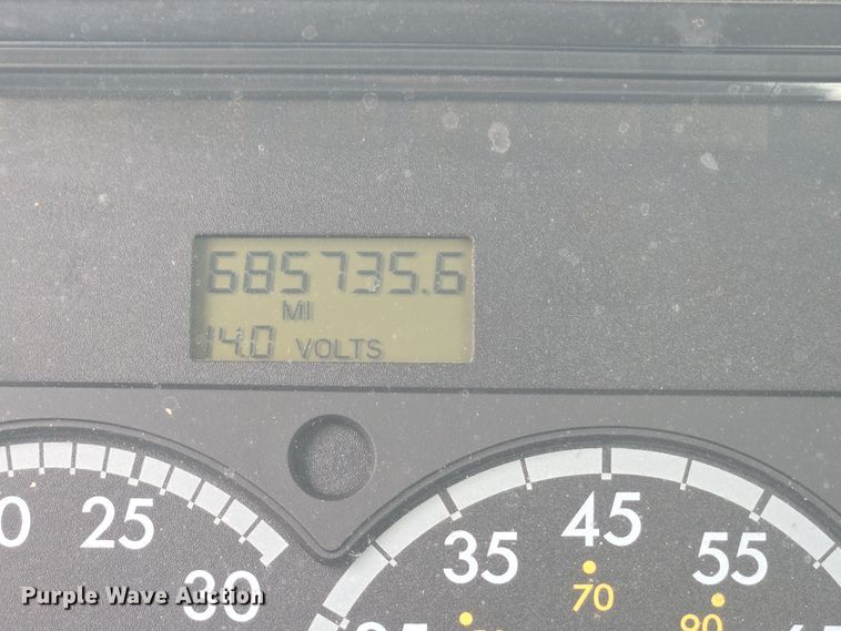 image for item DT4785 2007 Freightliner CL120 semi truck