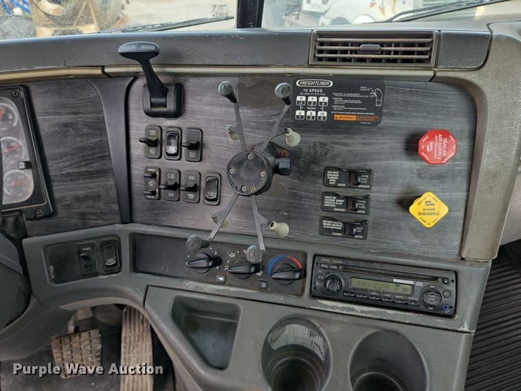 image for item DT4785 2007 Freightliner CL120 semi truck