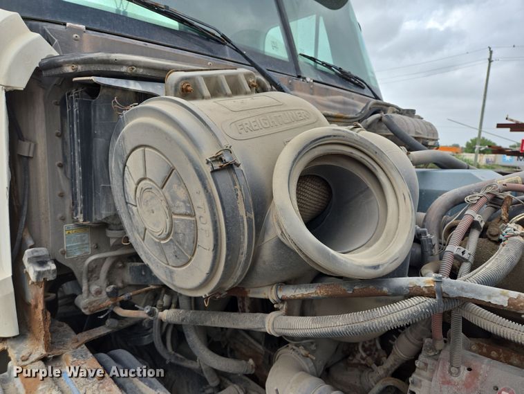 image for item DT4785 2007 Freightliner CL120 semi truck