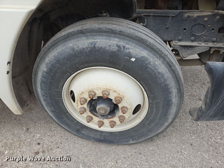 image for item DT4785 2007 Freightliner CL120 semi truck