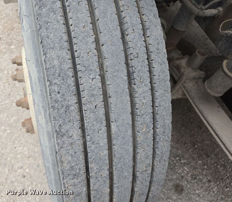 image for item DT4785 2007 Freightliner CL120 semi truck