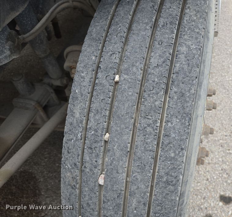 image for item DT4785 2007 Freightliner CL120 semi truck