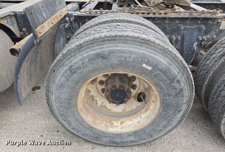 image for item DT4785 2007 Freightliner CL120 semi truck