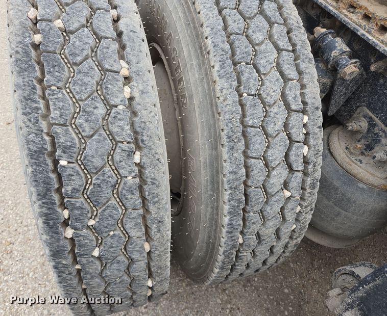 image for item DT4785 2007 Freightliner CL120 semi truck