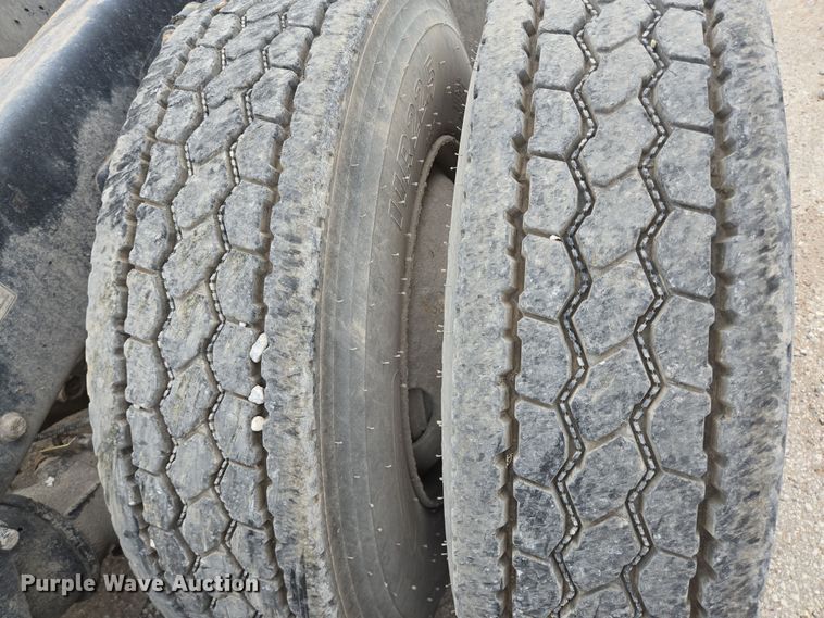 image for item DT4785 2007 Freightliner CL120 semi truck