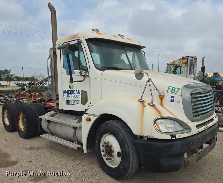 image for item DT4786 2005 Freightliner CL120 semi truck