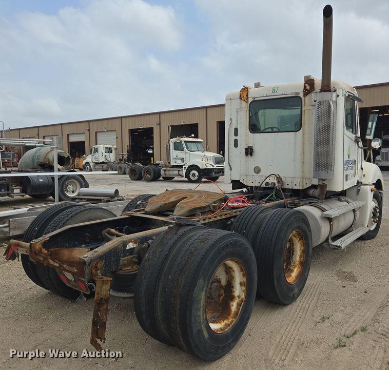 image for item DT4786 2005 Freightliner CL120 semi truck