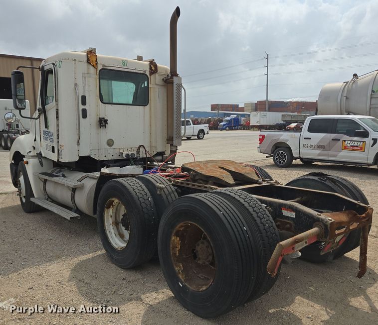 image for item DT4786 2005 Freightliner CL120 semi truck