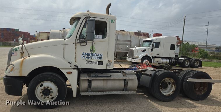 image for item DT4786 2005 Freightliner CL120 semi truck