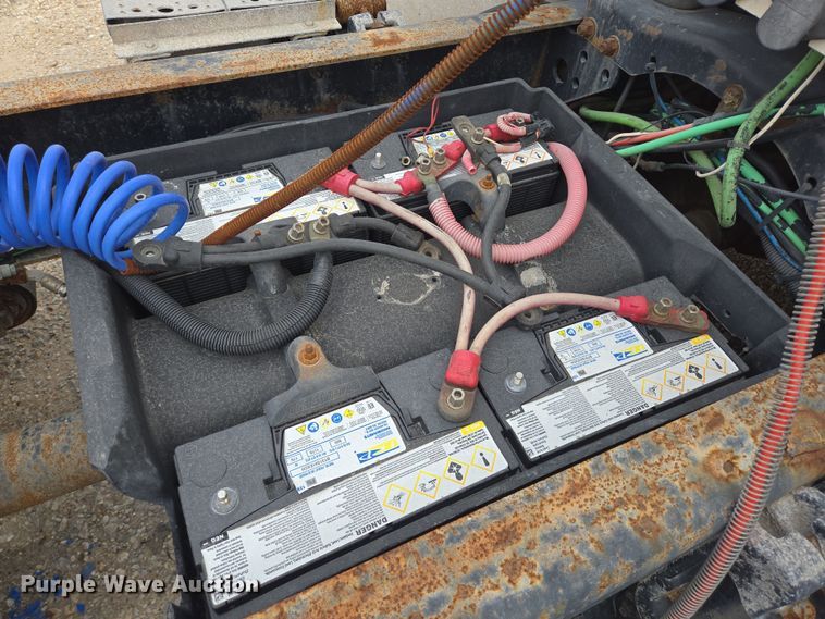 image for item DT4786 2005 Freightliner CL120 semi truck