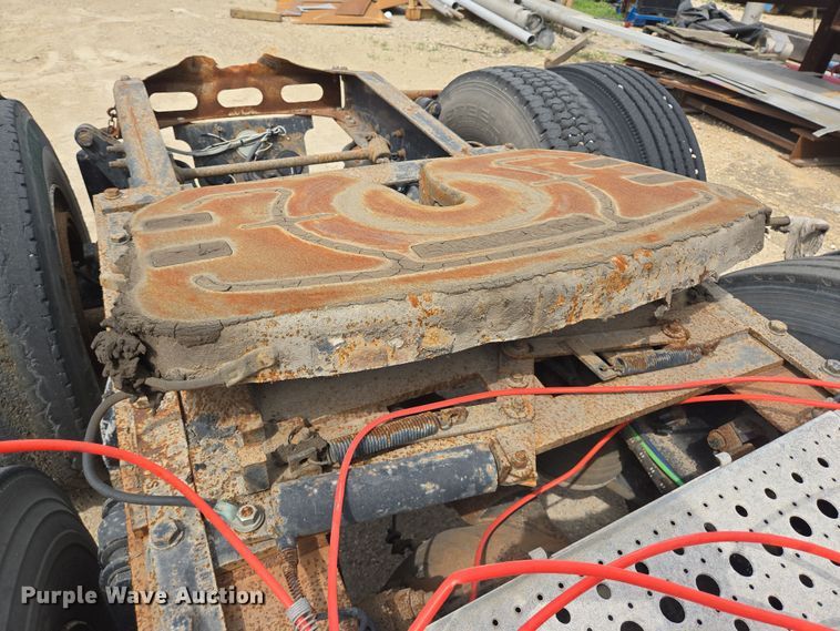 image for item DT4786 2005 Freightliner CL120 semi truck