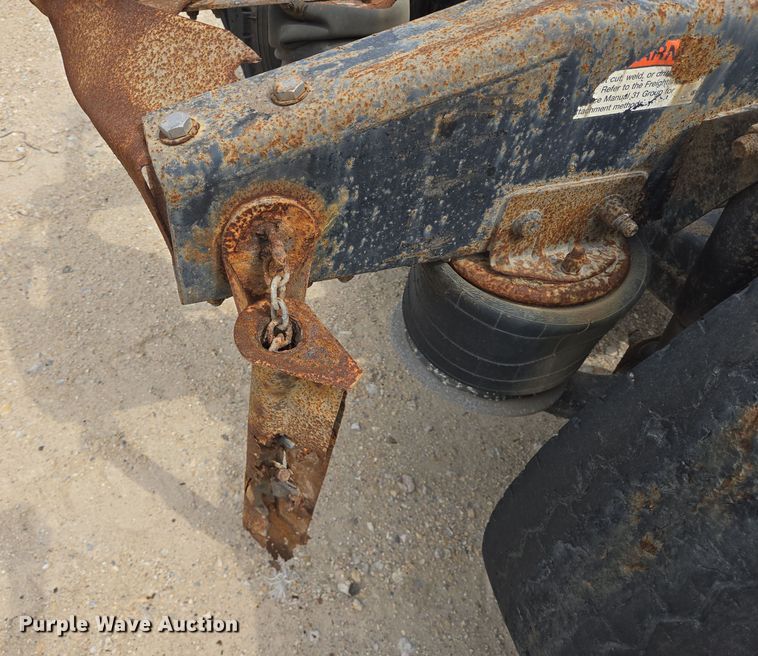 image for item DT4786 2005 Freightliner CL120 semi truck