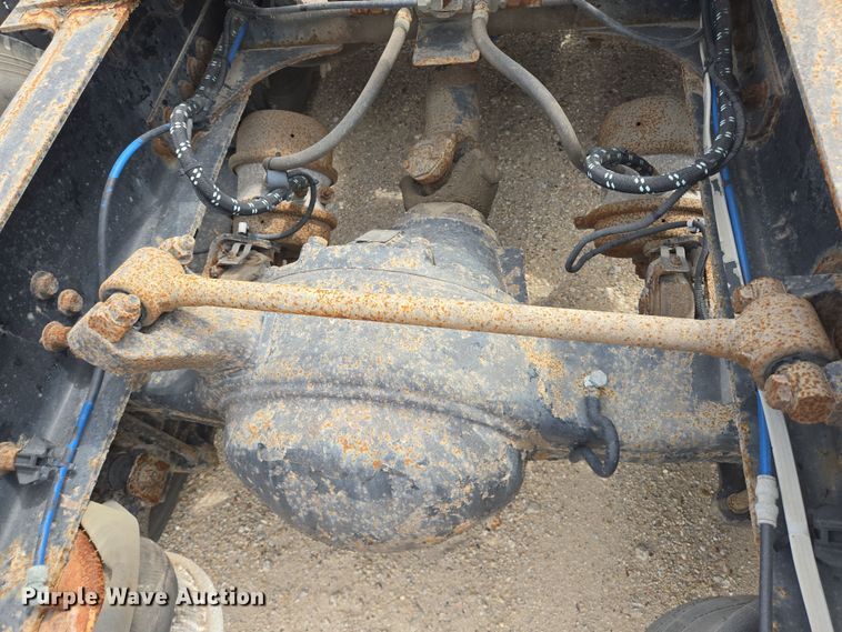 image for item DT4786 2005 Freightliner CL120 semi truck