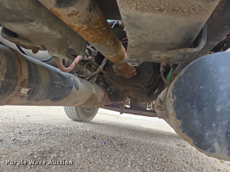 image for item DT4786 2005 Freightliner CL120 semi truck