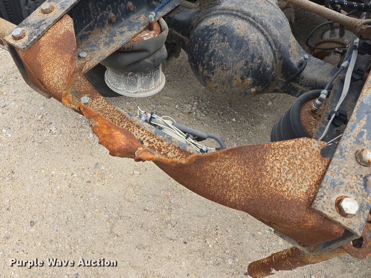 image for item DT4786 2005 Freightliner CL120 semi truck