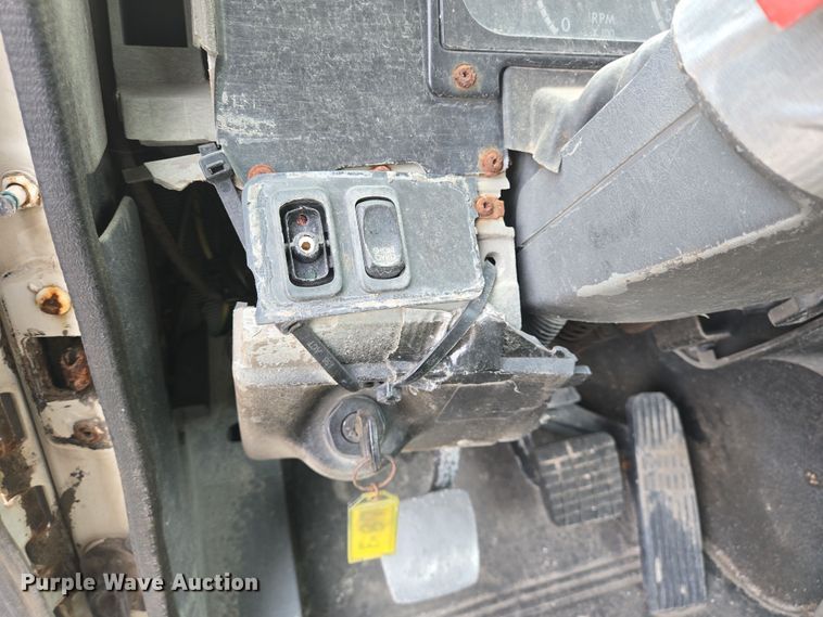 image for item DT4786 2005 Freightliner CL120 semi truck