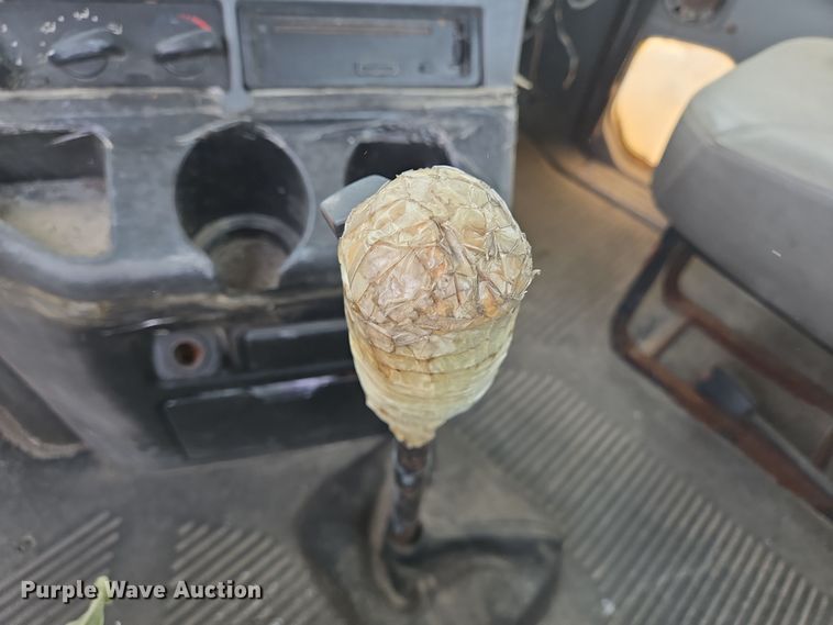 image for item DT4786 2005 Freightliner CL120 semi truck