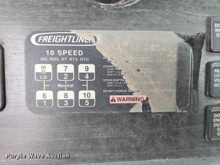 image for item DT4786 2005 Freightliner CL120 semi truck