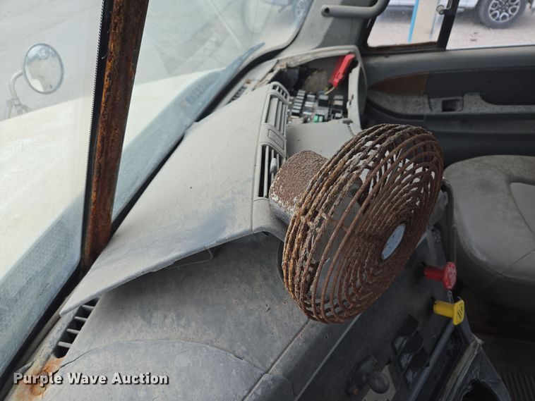 image for item DT4786 2005 Freightliner CL120 semi truck