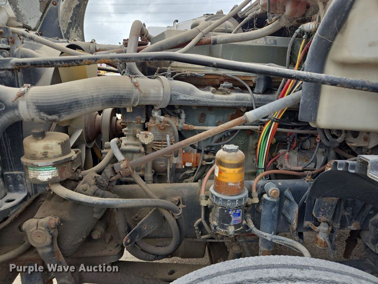 image for item DT4786 2005 Freightliner CL120 semi truck