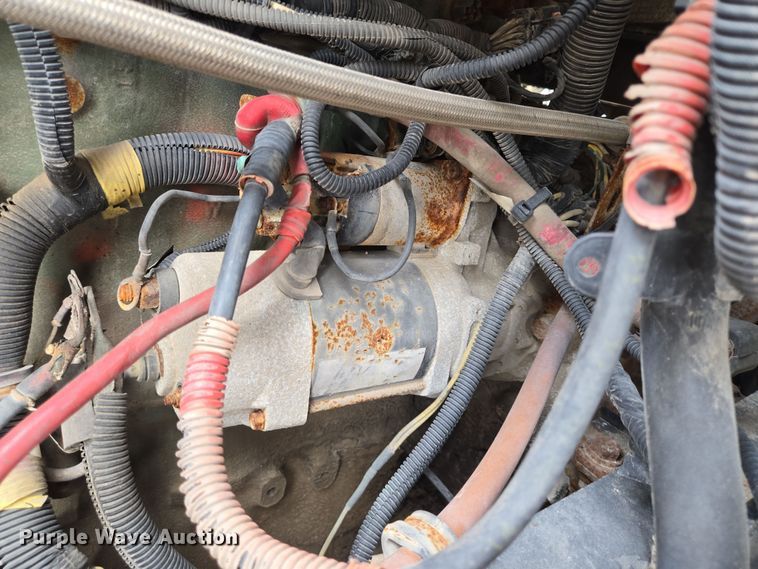 image for item DT4786 2005 Freightliner CL120 semi truck