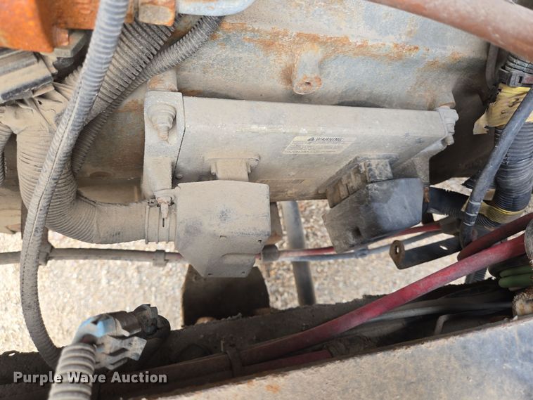 image for item DT4786 2005 Freightliner CL120 semi truck