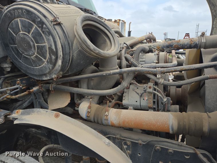 image for item DT4786 2005 Freightliner CL120 semi truck