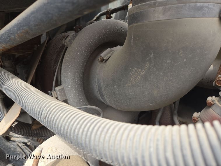 image for item DT4786 2005 Freightliner CL120 semi truck