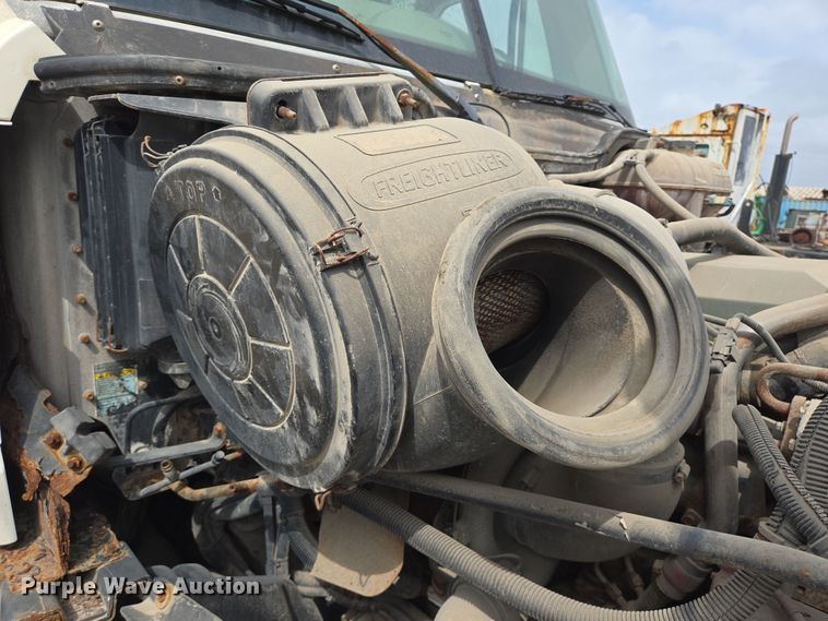 image for item DT4786 2005 Freightliner CL120 semi truck