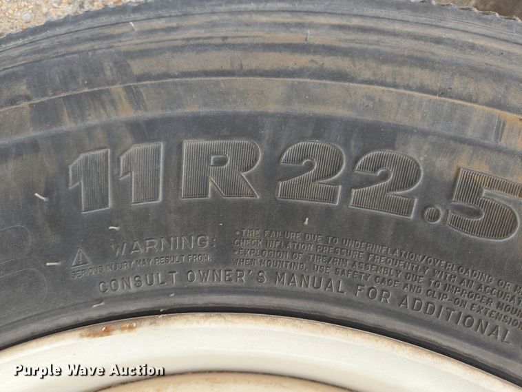 image for item DT4786 2005 Freightliner CL120 semi truck