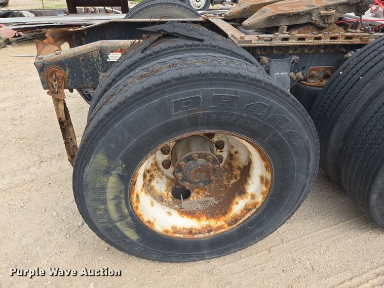 image for item DT4786 2005 Freightliner CL120 semi truck