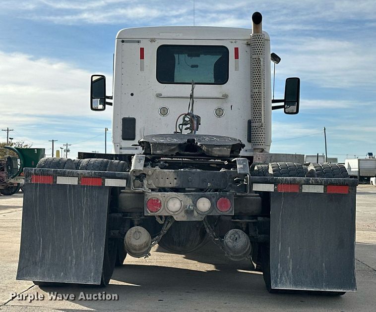 image for item DT6515 2018 Kenworth T880 semi truck