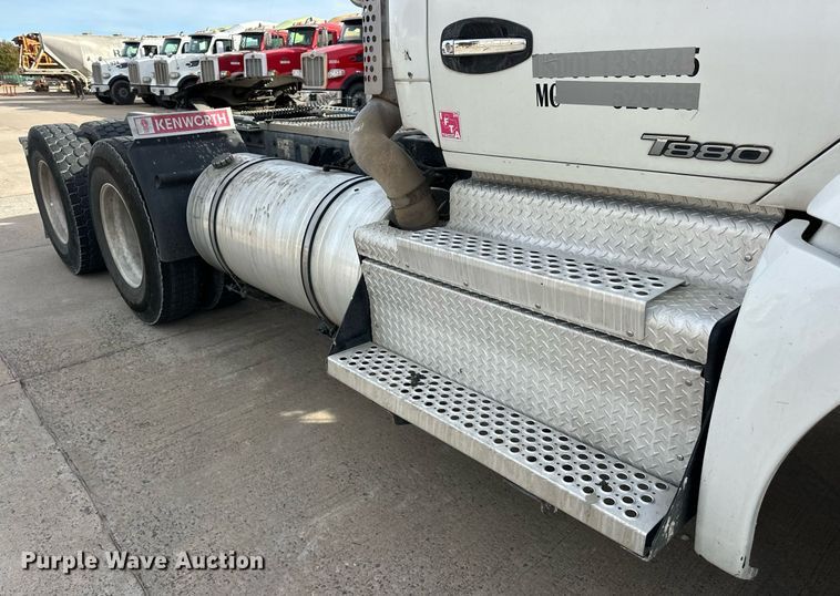 image for item DT6515 2018 Kenworth T880 semi truck