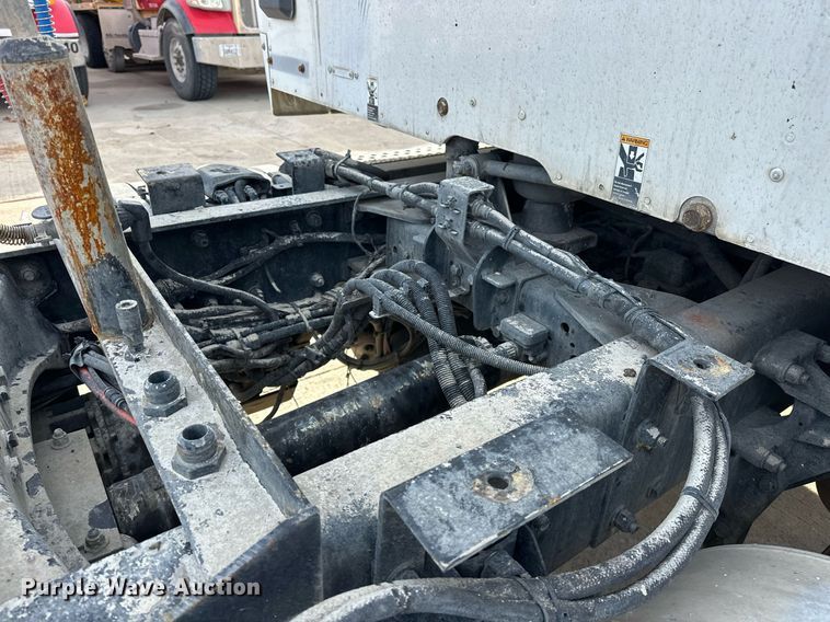 image for item DT6515 2018 Kenworth T880 semi truck