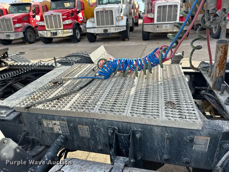 image for item DT6515 2018 Kenworth T880 semi truck