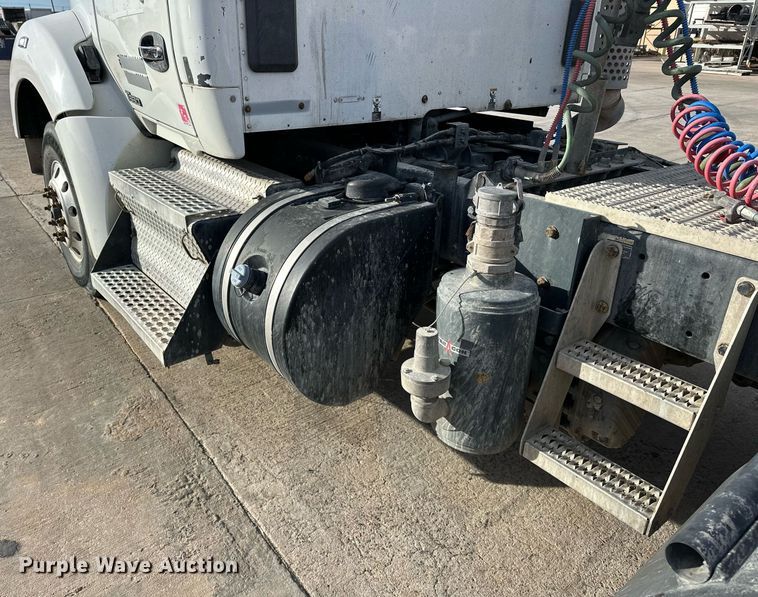 image for item DT6515 2018 Kenworth T880 semi truck