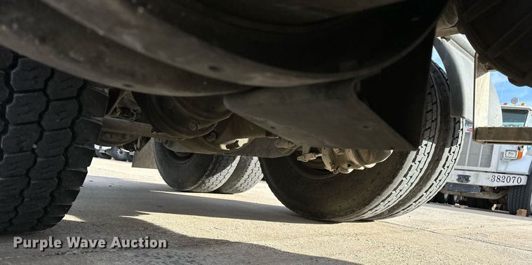 image for item DT6515 2018 Kenworth T880 semi truck