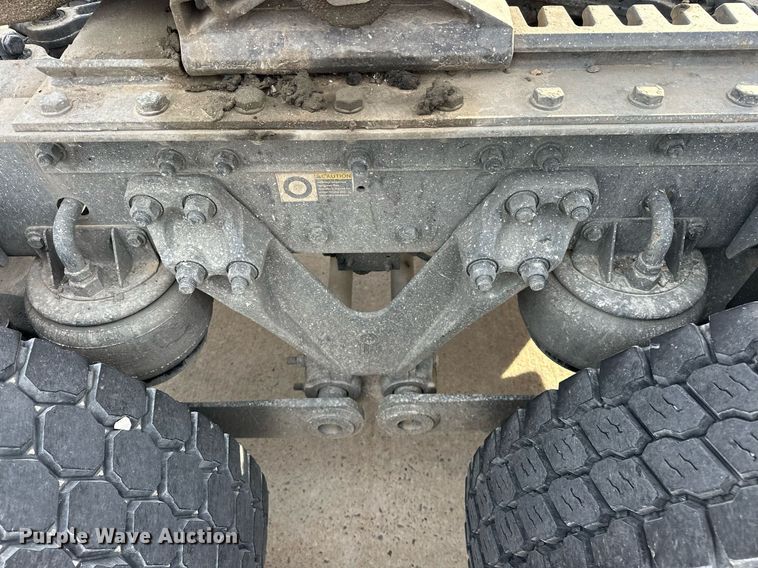 image for item DT6515 2018 Kenworth T880 semi truck