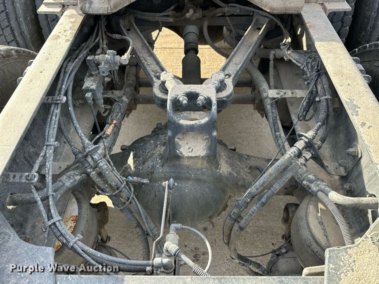 image for item DT6515 2018 Kenworth T880 semi truck