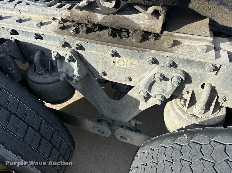 image for item DT6515 2018 Kenworth T880 semi truck