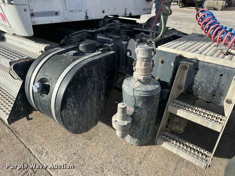 image for item DT6515 2018 Kenworth T880 semi truck