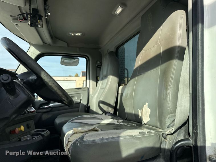 image for item DT6515 2018 Kenworth T880 semi truck