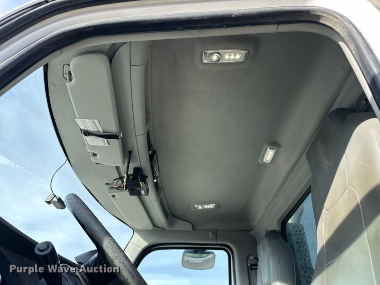 image for item DT6515 2018 Kenworth T880 semi truck